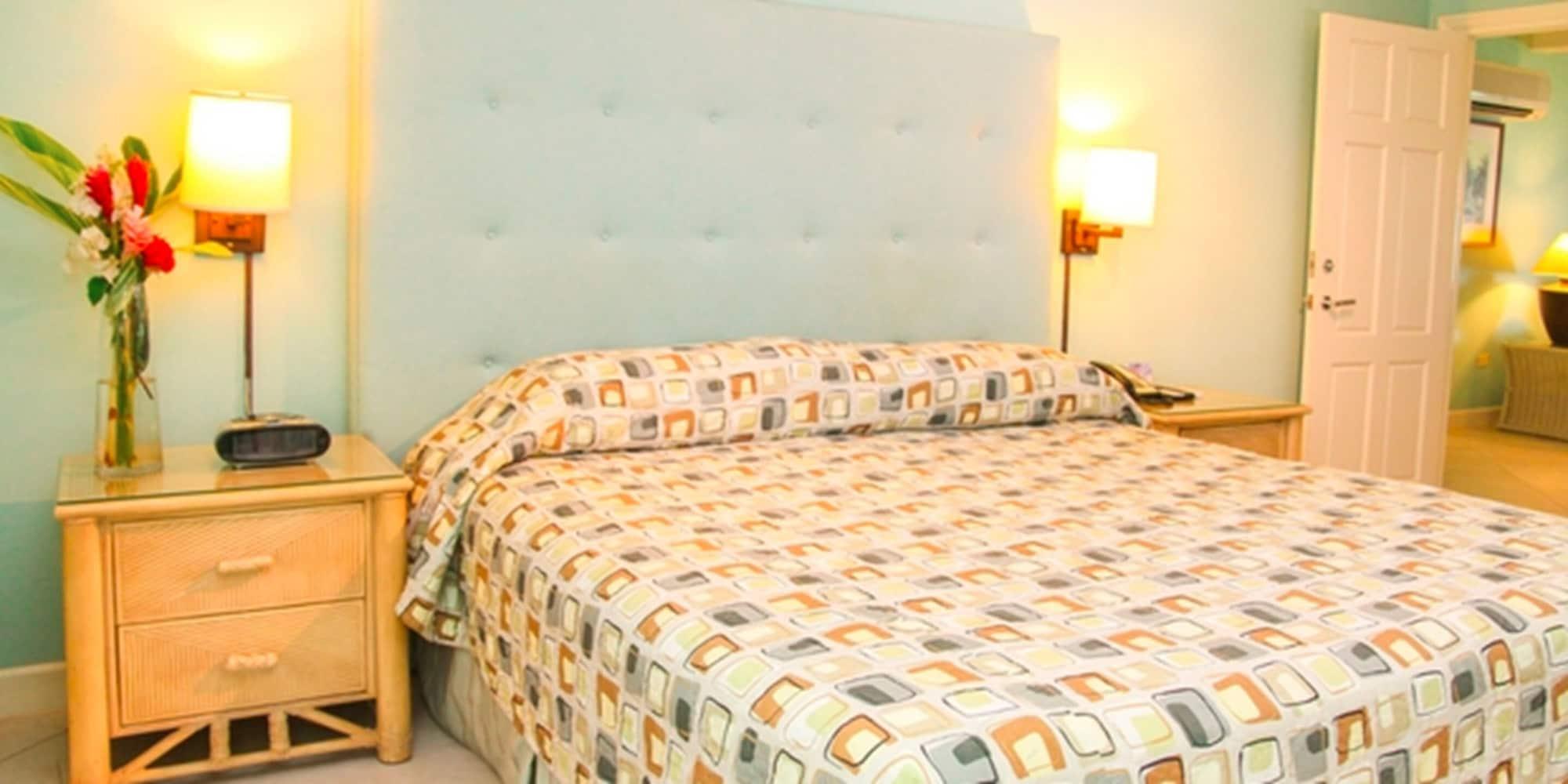 Trade Winds Hotel Дикенсон-Бей Экстерьер фото