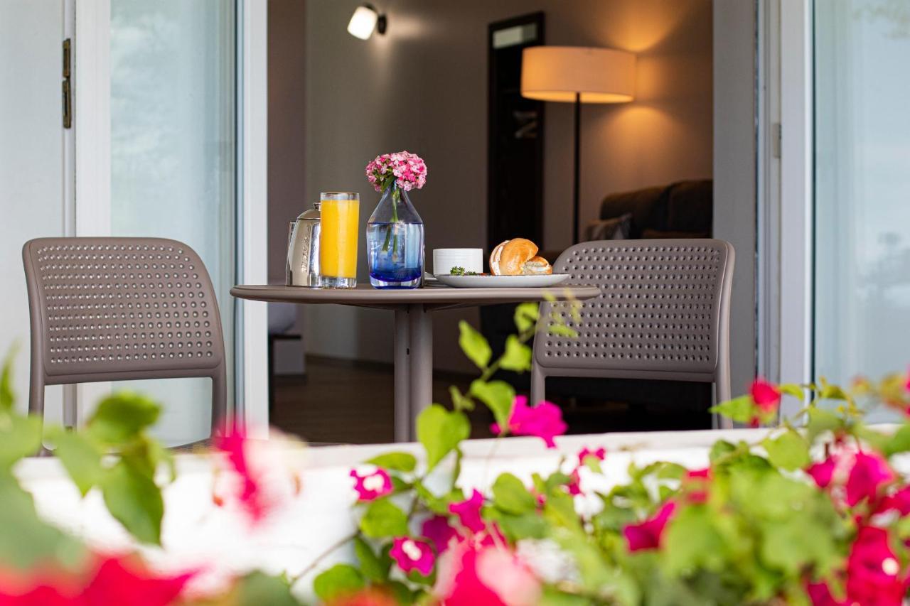 Trade Winds Hotel Дикенсон-Бей Экстерьер фото