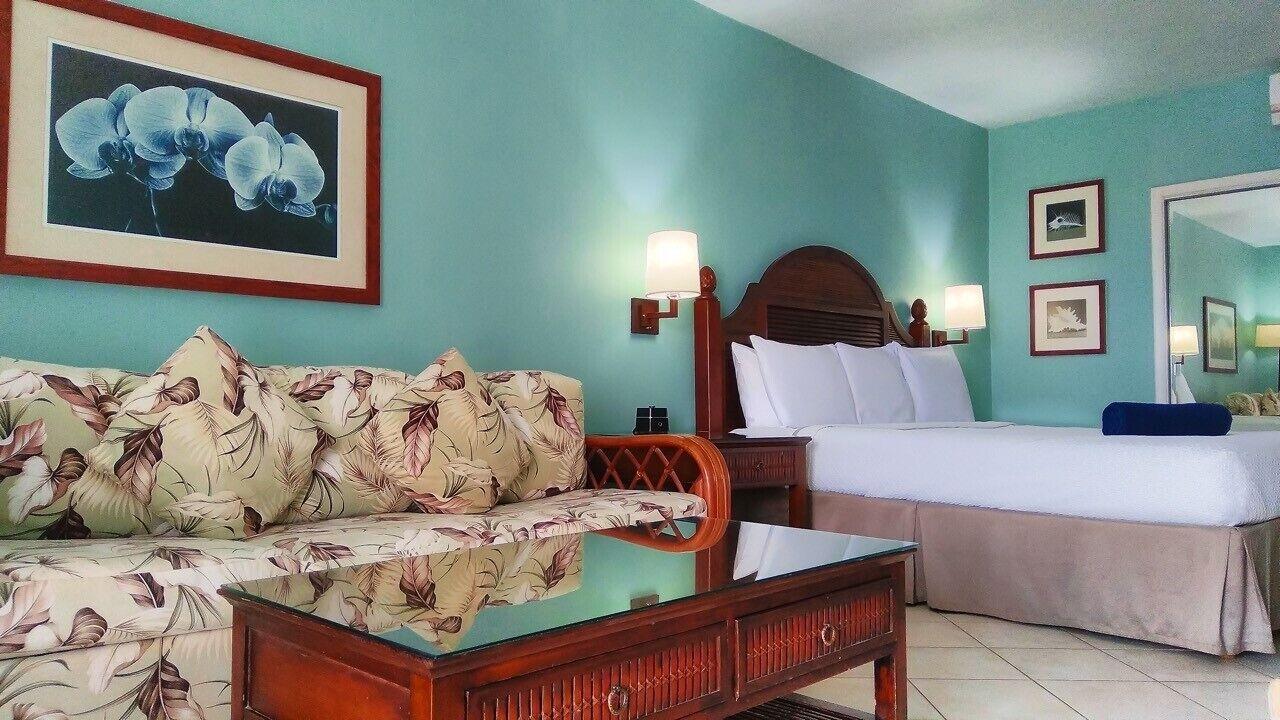 Trade Winds Hotel Дикенсон-Бей Экстерьер фото