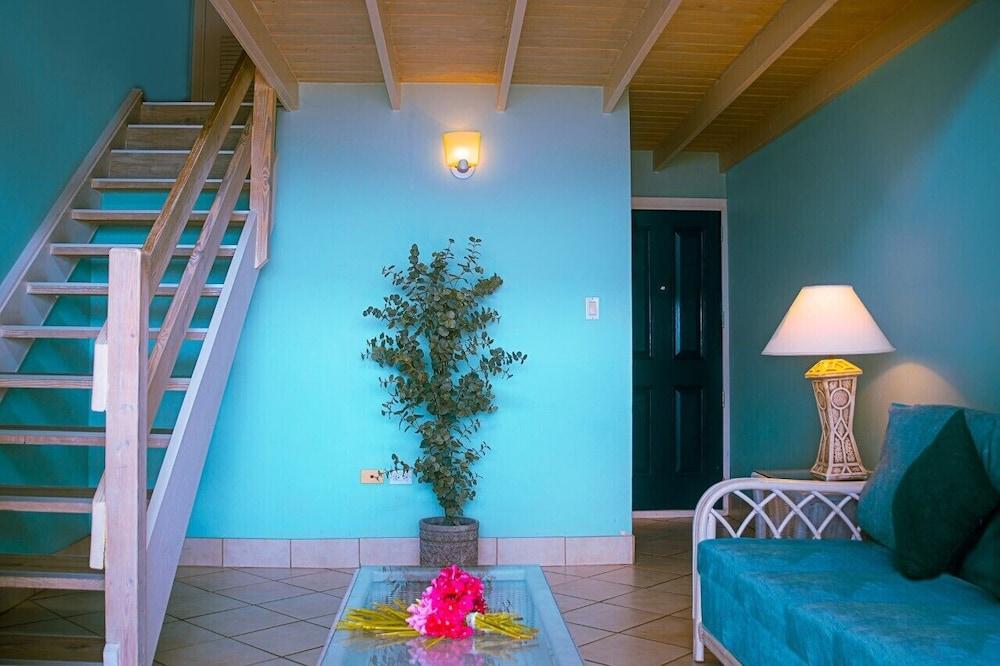 Trade Winds Hotel Дикенсон-Бей Экстерьер фото