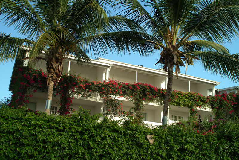 Trade Winds Hotel Дикенсон-Бей Экстерьер фото